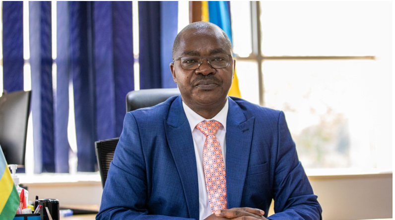 Apple computers donated to University of Kigali